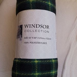 NWOT fleece throw